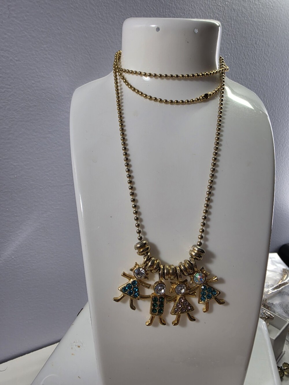 #2580, VTG SIGNED KIS, NECKLACE, "BIRTHSTONES BRATS/KIDS" CHARM RHINESOTONE.